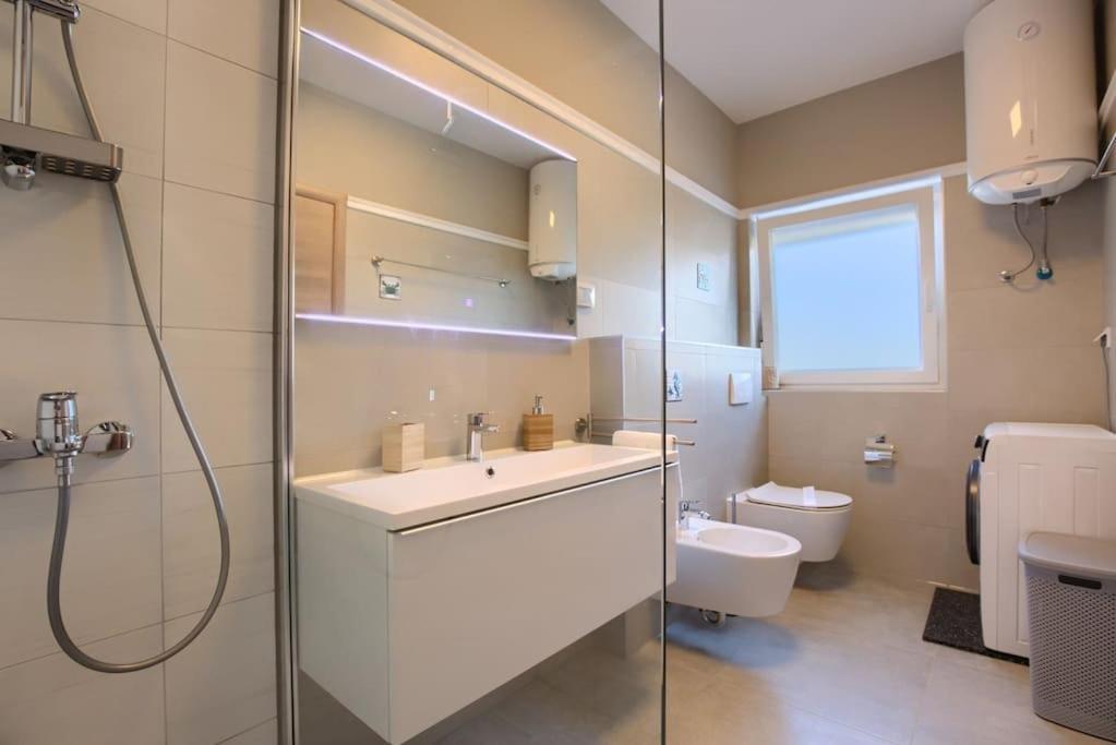 Apartment Sunrise Fuer 6 Personen In Pula-Stinjan Exteriér fotografie